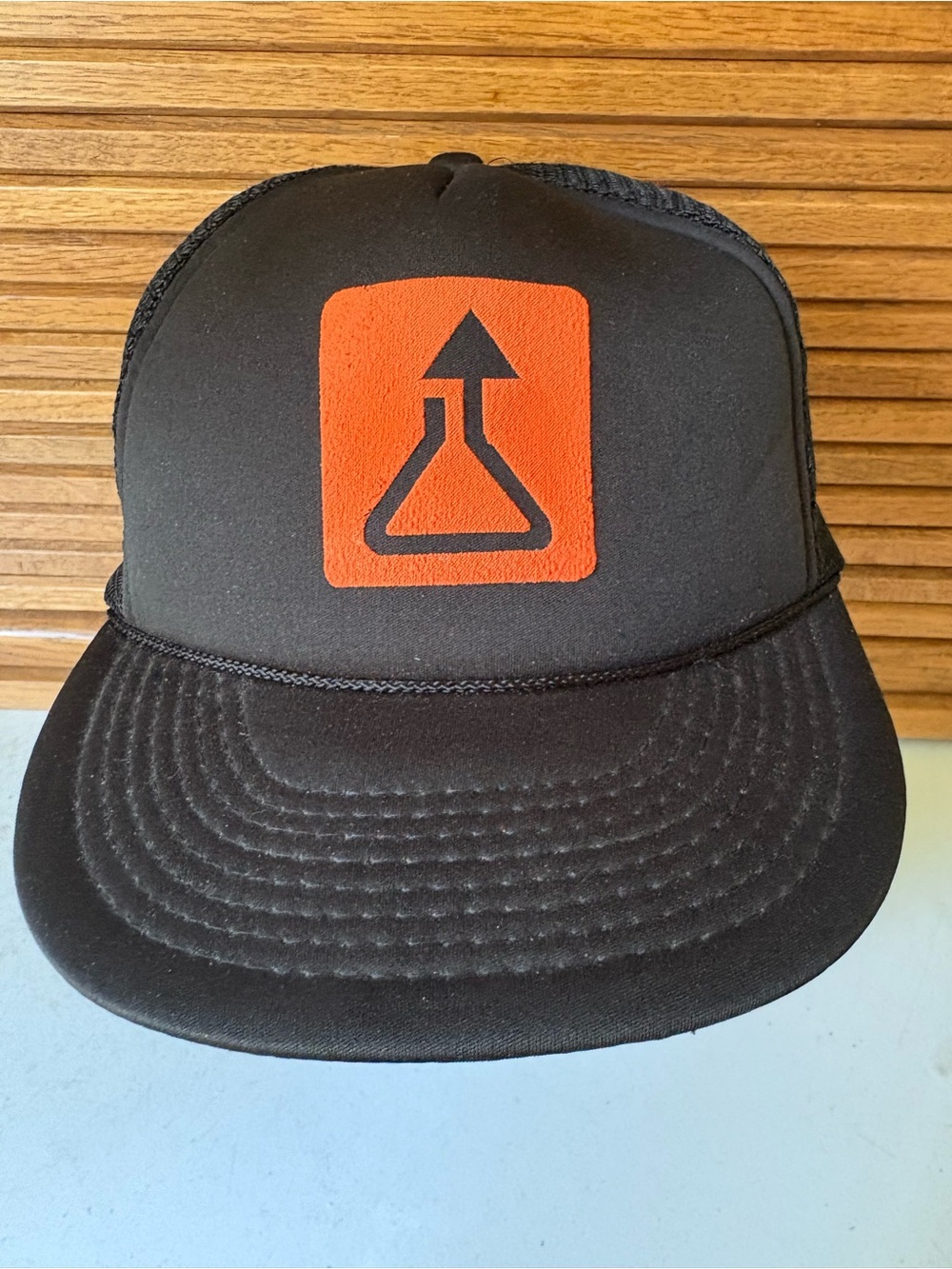 Vintage Erlenmeyer Flask Hat Cap Snap Back Black Mesh Trucker Up Arrow Chemistry